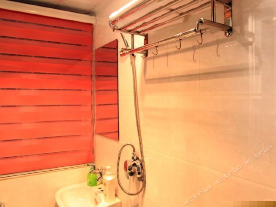 豪华情侣电脑大床房