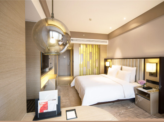 经典豪华大床间