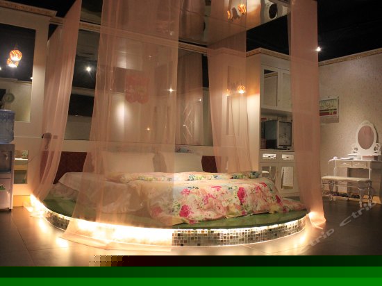 蜜月圆床房