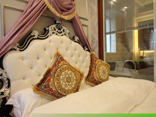 豪华宫廷家庭房