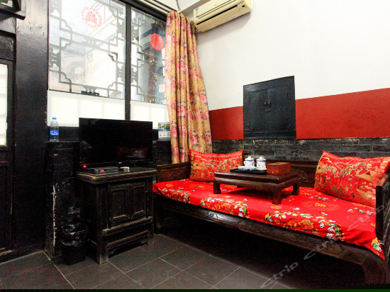 豪华窑洞雕床房