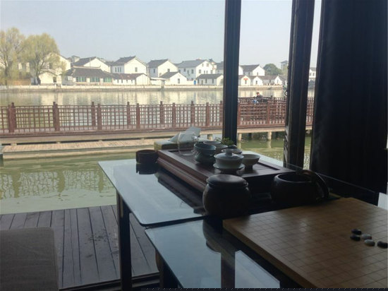 伊人小筑（临湖套间）