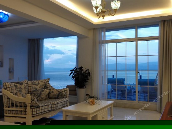 豪华海景带榻榻米露台大床房309