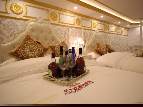 豪华宫廷复式LOFT家庭房