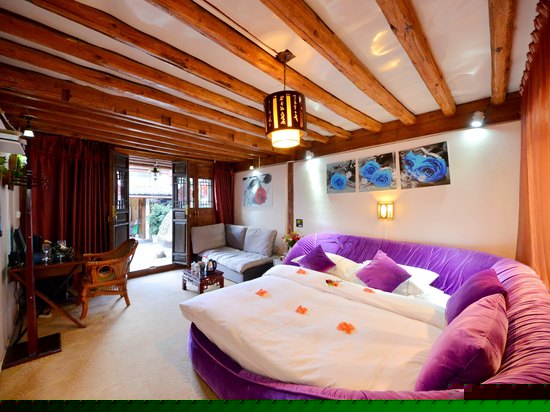 义尚典雅蜜月房