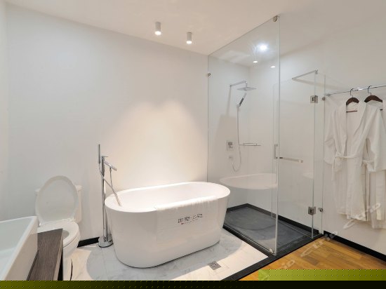 既明精致临院房