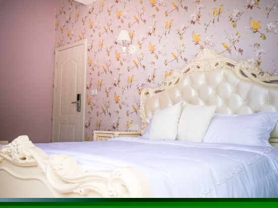 梦幻鸟林豪华大床房