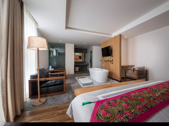 主题浴缸大床房