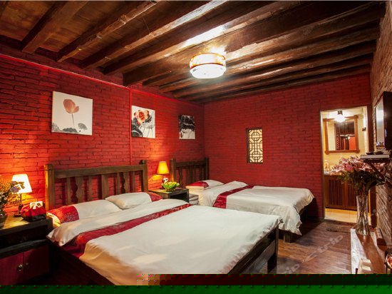 康乃馨红色温馨家庭房