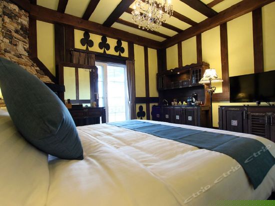 泳池海景双人房