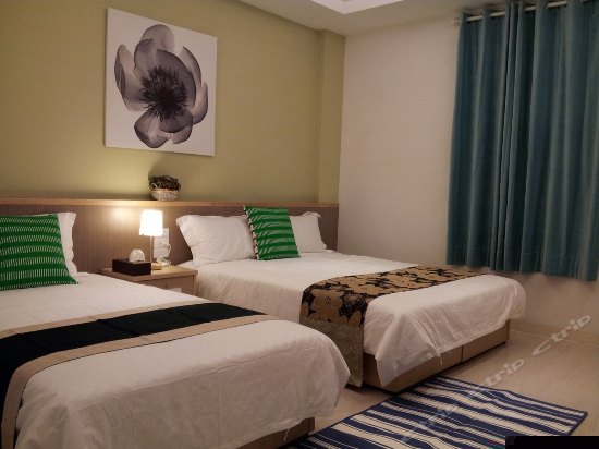 现代风双大床双人房