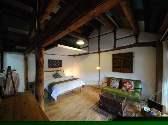 舍悲欢二楼简约单人间