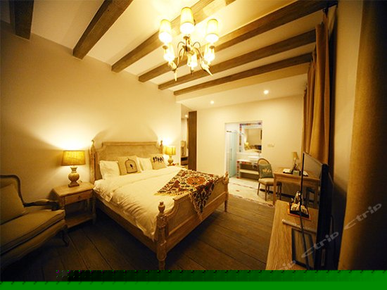 简约侧海景大床