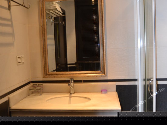 豪华亲海园景套（一房一厅）