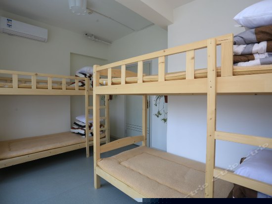 180度江景男生六人房