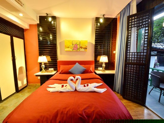 阳光精致大床房