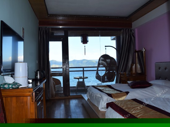 尊享湖景家庭房