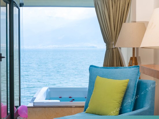 180度蜜月汤池亲水大套房