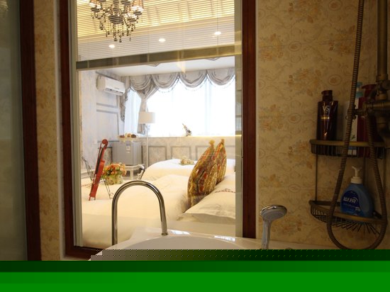 豪华宫廷家庭房