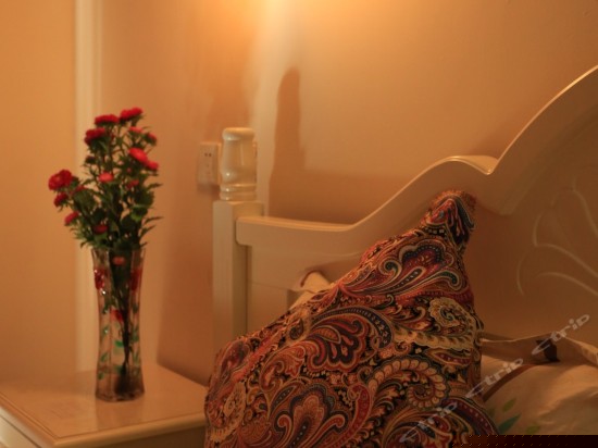 一剪梅温馨阳光超大床房