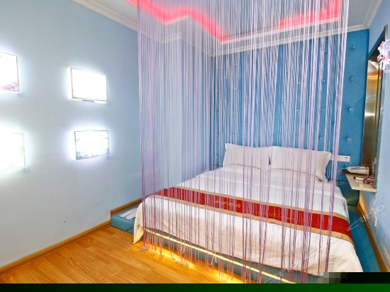 特色情人房(无窗)