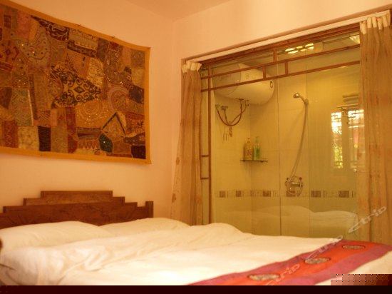 202豆蔻年华 榻榻米大床房