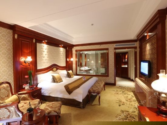 行政湖景大床房