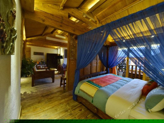 阳光豪华大床房