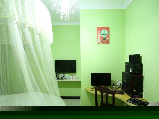 浪漫主题一楼圆床房