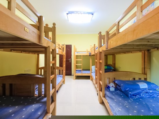 男生十人间（床位）