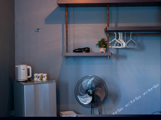 摩登工业四人房