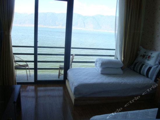 一楼正面临海带阳台海景标间