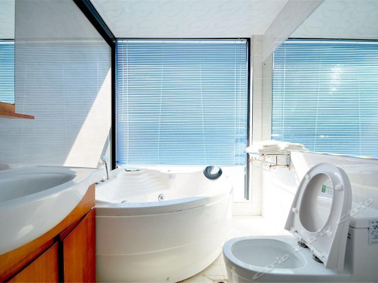 高层豪华海景大床房