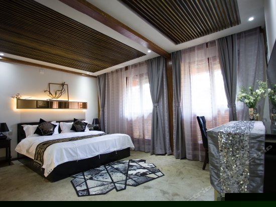 简雅豪华大床房