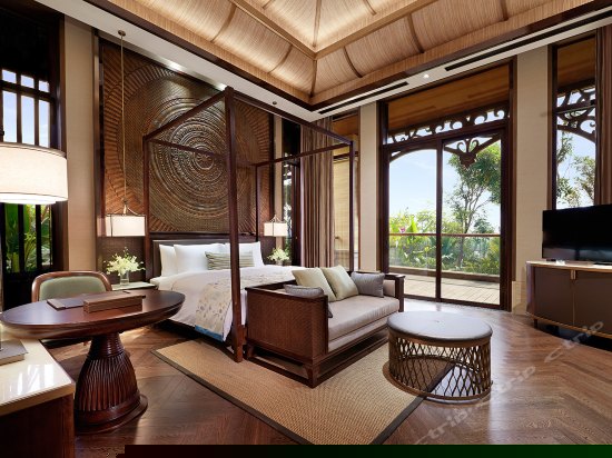 两房泳池别墅套房