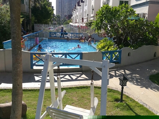 室外游泳池
