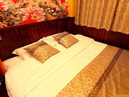 201鸟语花香大床房