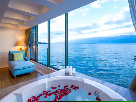 180度蜜月汤池亲水大套房