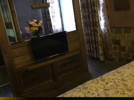 湖边豪华大床房