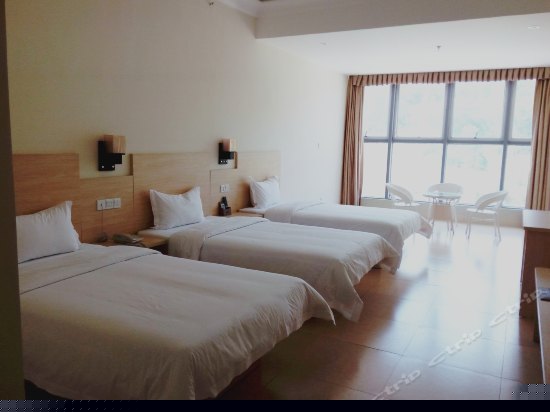 豪华山景三人房