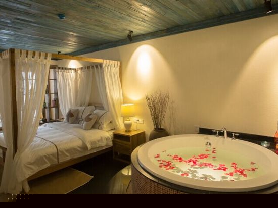 茉莉豪华大床房