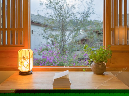 静穆豪华阳光标准间