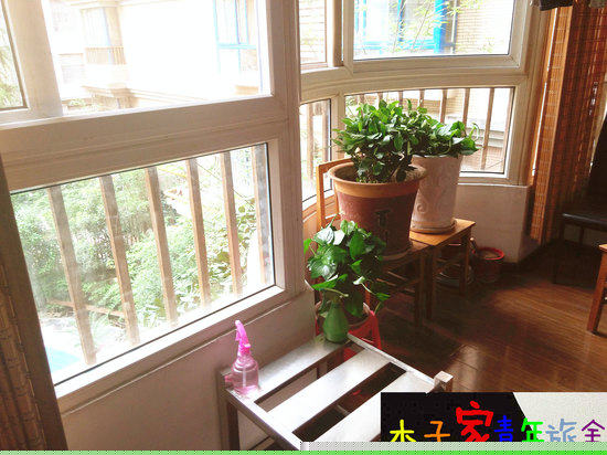 阳台阔景女生8人房(床位)