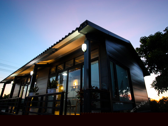 摩登工业四人房