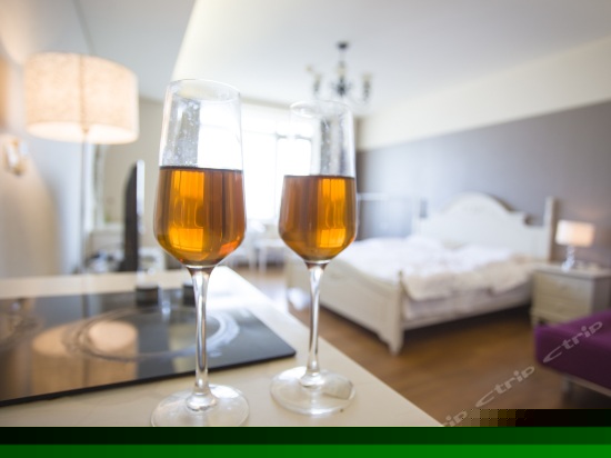 豪华双人大床房