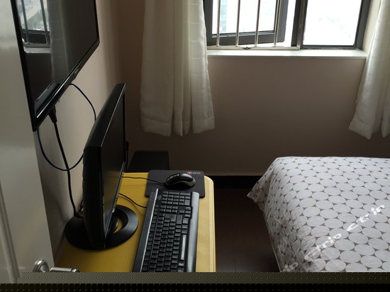电脑大床房