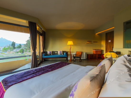 玉龙雪山全景房