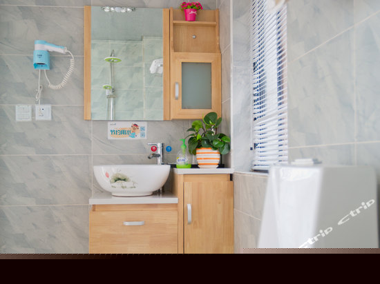 林荫涧露台标准间