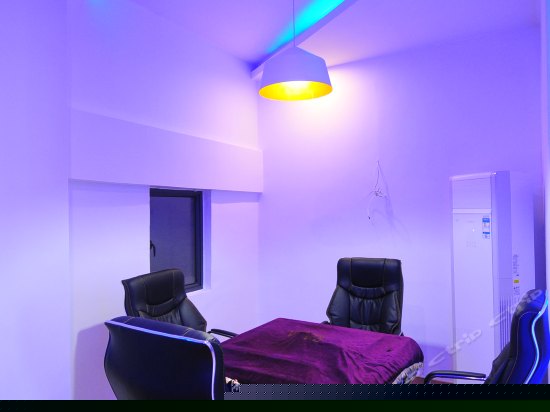 英雄联盟主题电脑房