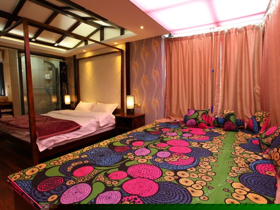 月影星空榻榻米大床房